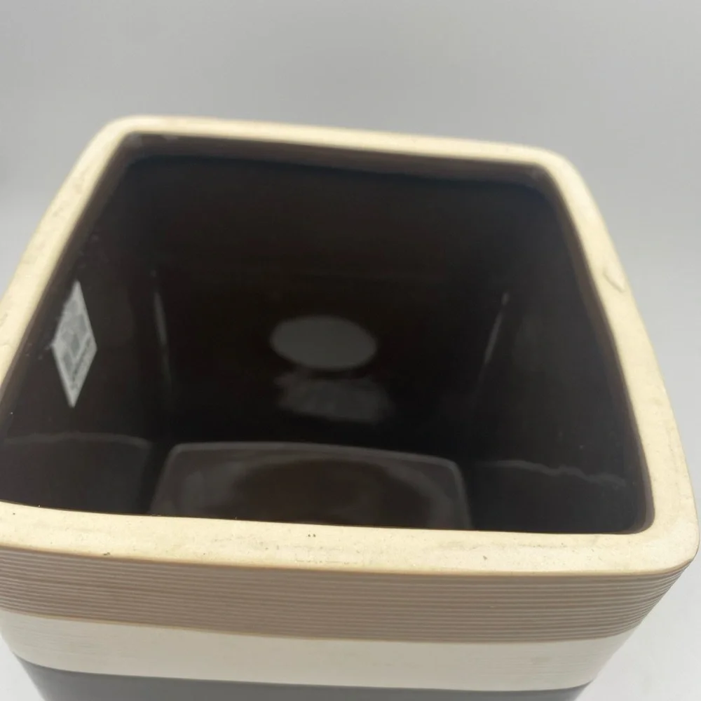 Bed Bath & Beyond Boutique DKNY Ceramic Tissue Box cover Brown & Tan